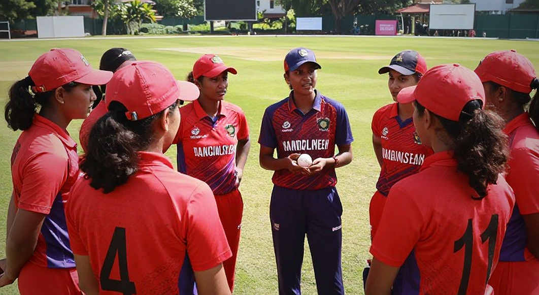 ২.৫ ওভারে পঞ্চাশ: বৃষ্টিতে ভেজা রেকর্ডের ভেতরে লুকিয়ে থাকা আসল হিসাব ২.৫ ওভারে পঞ্চাশ: বৃষ্টিতে ভেজা রেকর্ডের ভেতরে লুকিয়ে থাকা আসল হিসাব