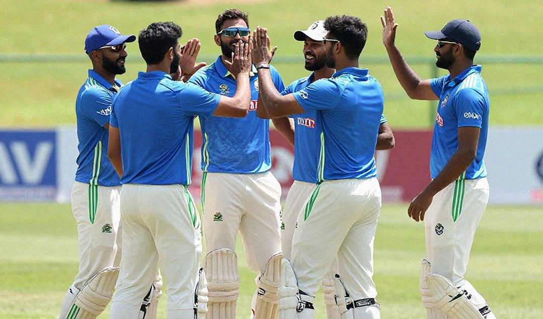 শেষ ওভারে ৩৩: স্পিনের খতিয়ানে ভারতের নিয়ন্ত্রণ, পাকিস্তানের হিসাবের ফাঁক