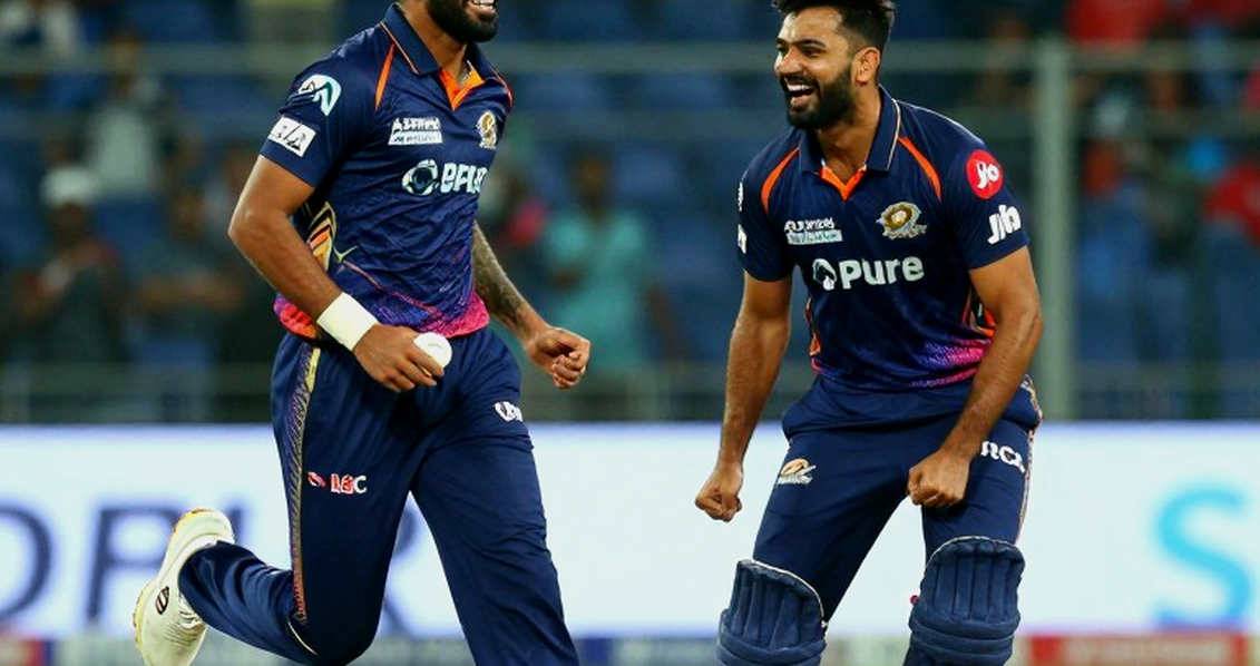 ৮১-৪ থেকে ৩০২: রাওয়ালপিন্ডির সেই বিকেল যেভাবে র‍্যাংকিং টেবিল নাড়ল, আর যেভাবে নাড়ল না