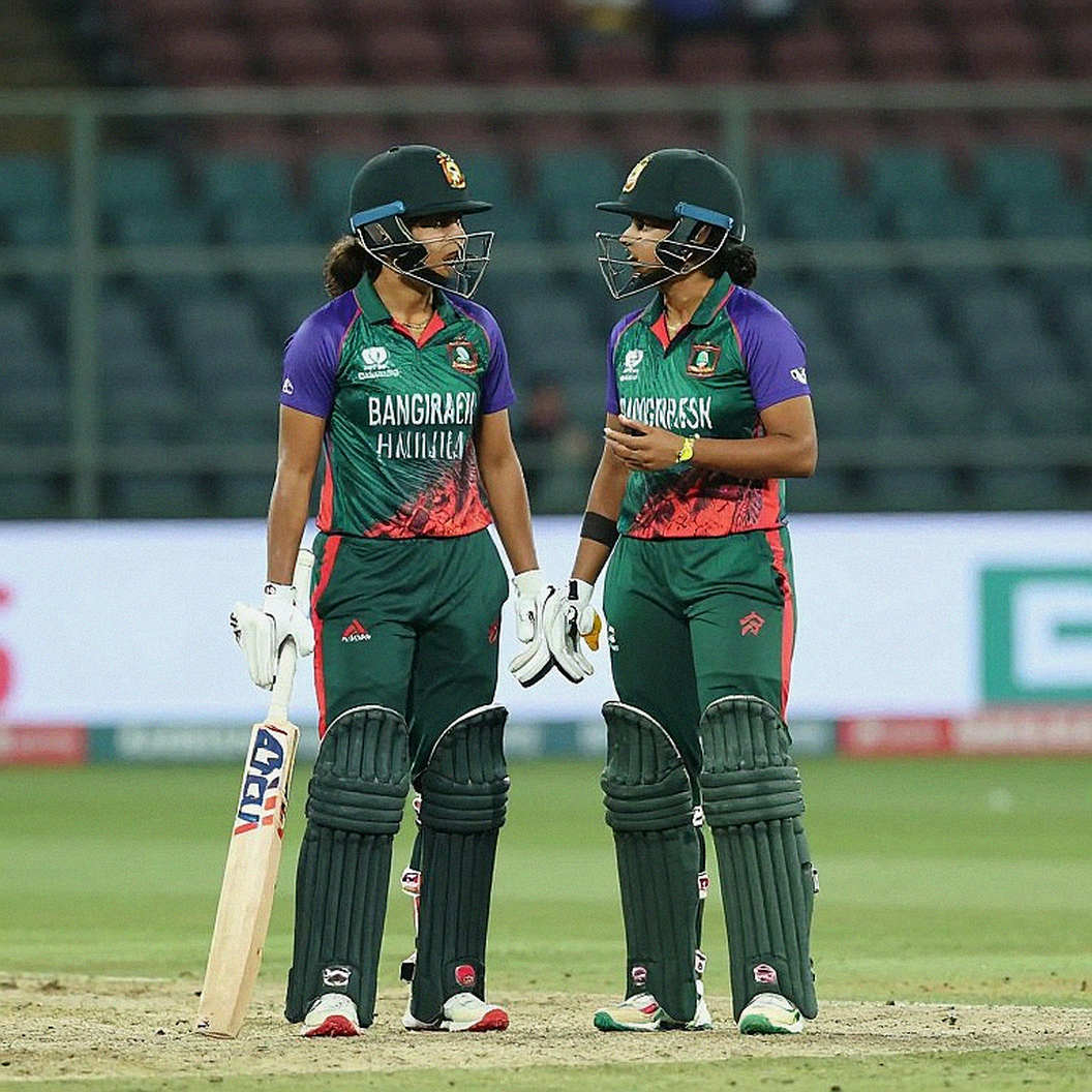 এশিয়ার পিচে ৭ থেকে ১৫ ওভার: যেখানে রান রেট হারায় ০.৮৭ এশিয়ার পিচে ৭ থেকে ১৫ ওভার: যেখানে রান রেট হারায় ০.৮৭
