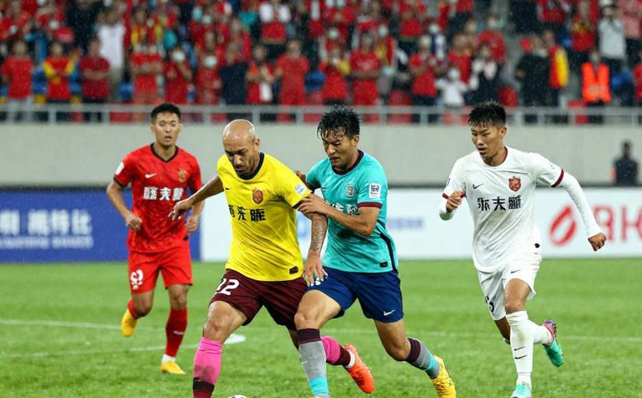 One Bench, One Tunnel, One Hundred Percent: Fewer Numbers, Louder Voices in Ronaldo's Exit Story